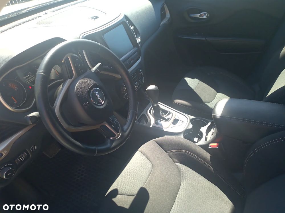 Jeep Cherokee - 7