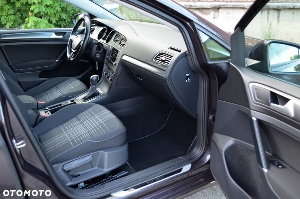 Volkswagen Golf 2.0 TDI BlueMotion Technology DSG Lounge - 22