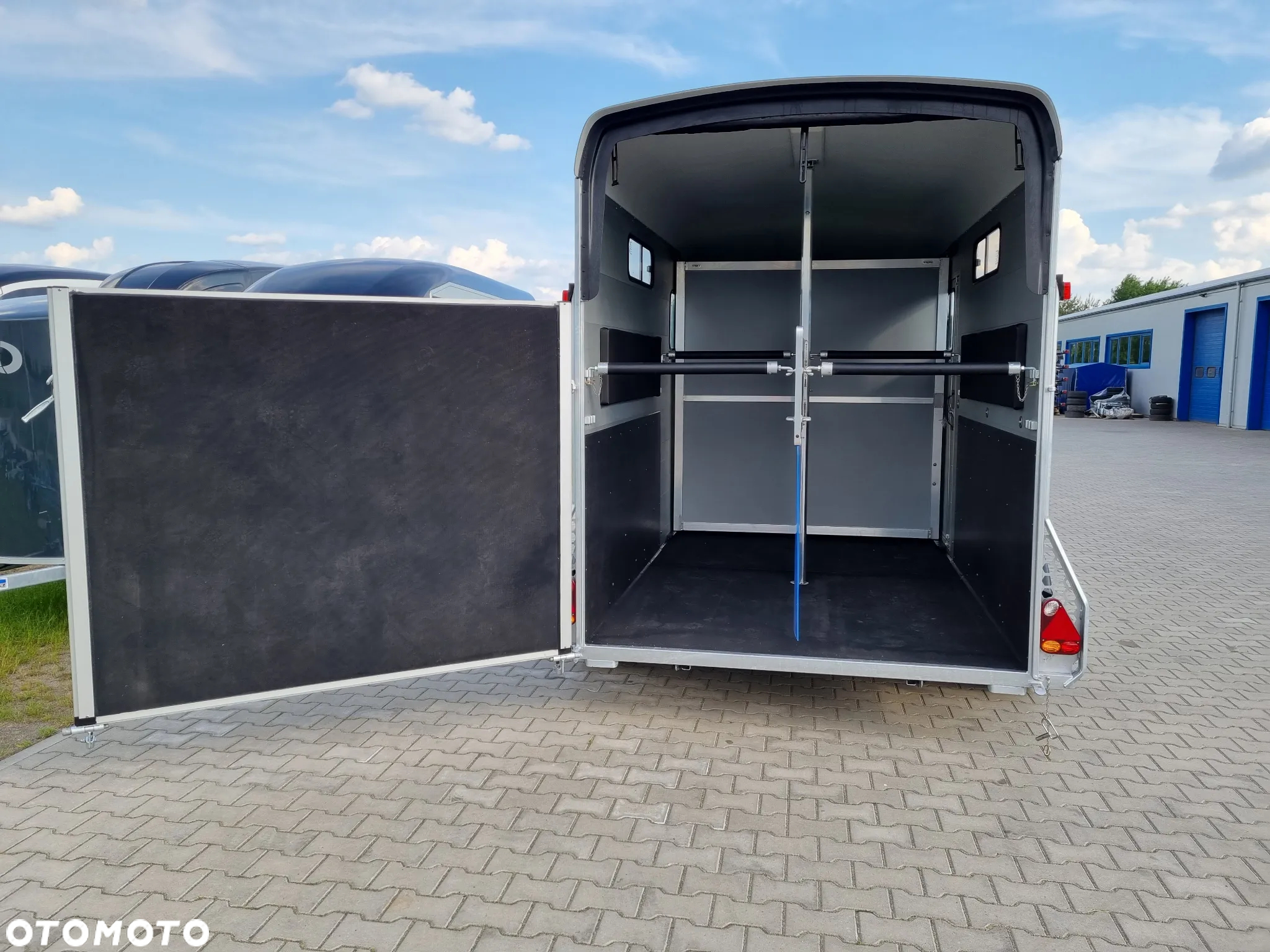 Cheval Liberte Multimax przyczepa na dwa konie | duża siodlarnia | drzwi boczne | 2600 kg DMC | 380×181 cm  |  ALUMINIOWA | Debon | dostawa | mocna i solidna | - 29
