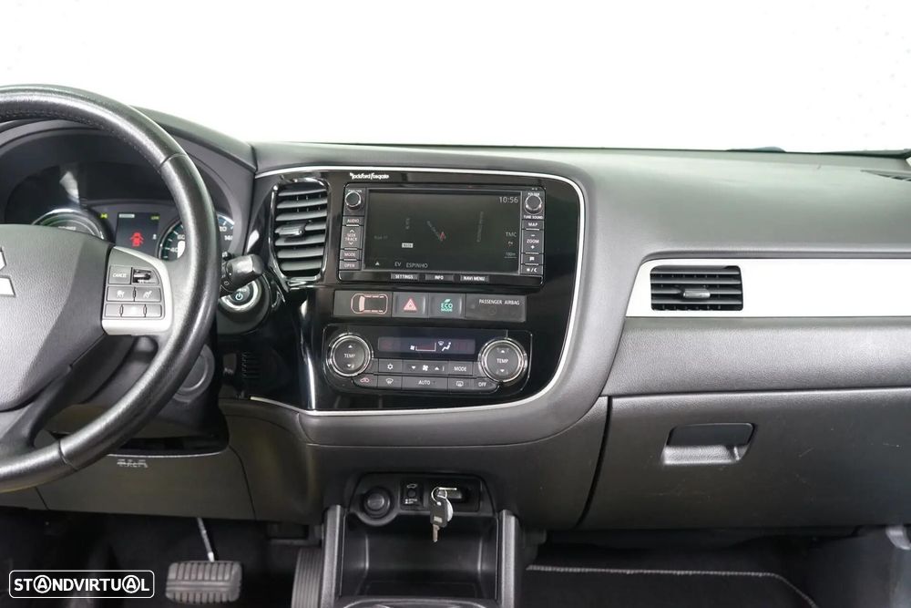 Mitsubishi Outlander 2.0 4WD - 32
