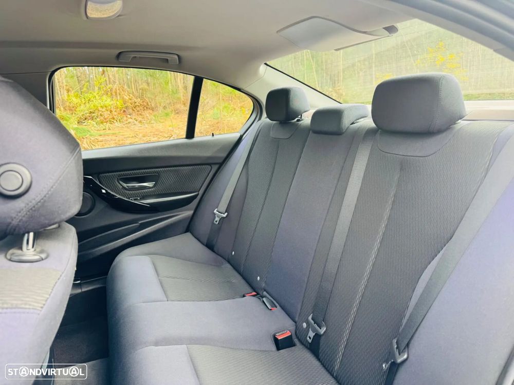 BMW 320 d Line Sport - 38