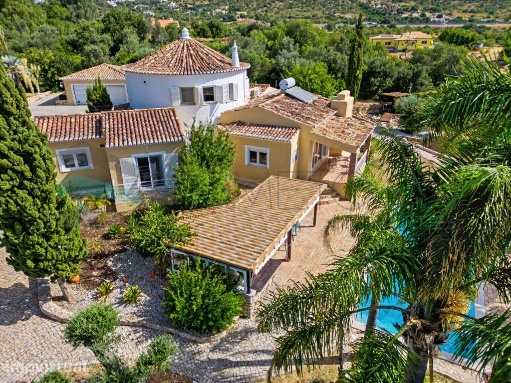 Moradia T4 com vista mar, Santa Bárbara de Nexe - Autonomia, luxo e... - Grande imagem: 2/40