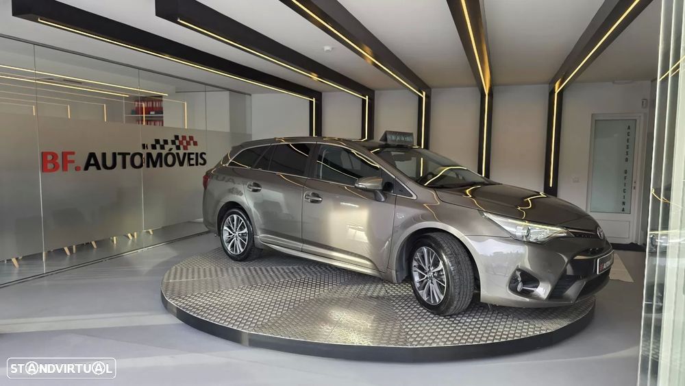 Toyota Avensis Touring Sports 2.0 D-4D Exclusive+GPS - 5