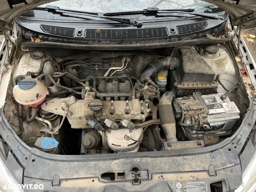 Dezmembrez Skoda Fabia II facelift alb 2011 1,2 benzina - 5