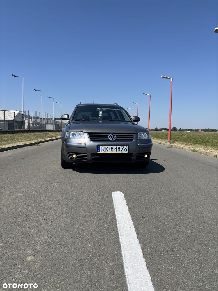 Volkswagen Passat - 1