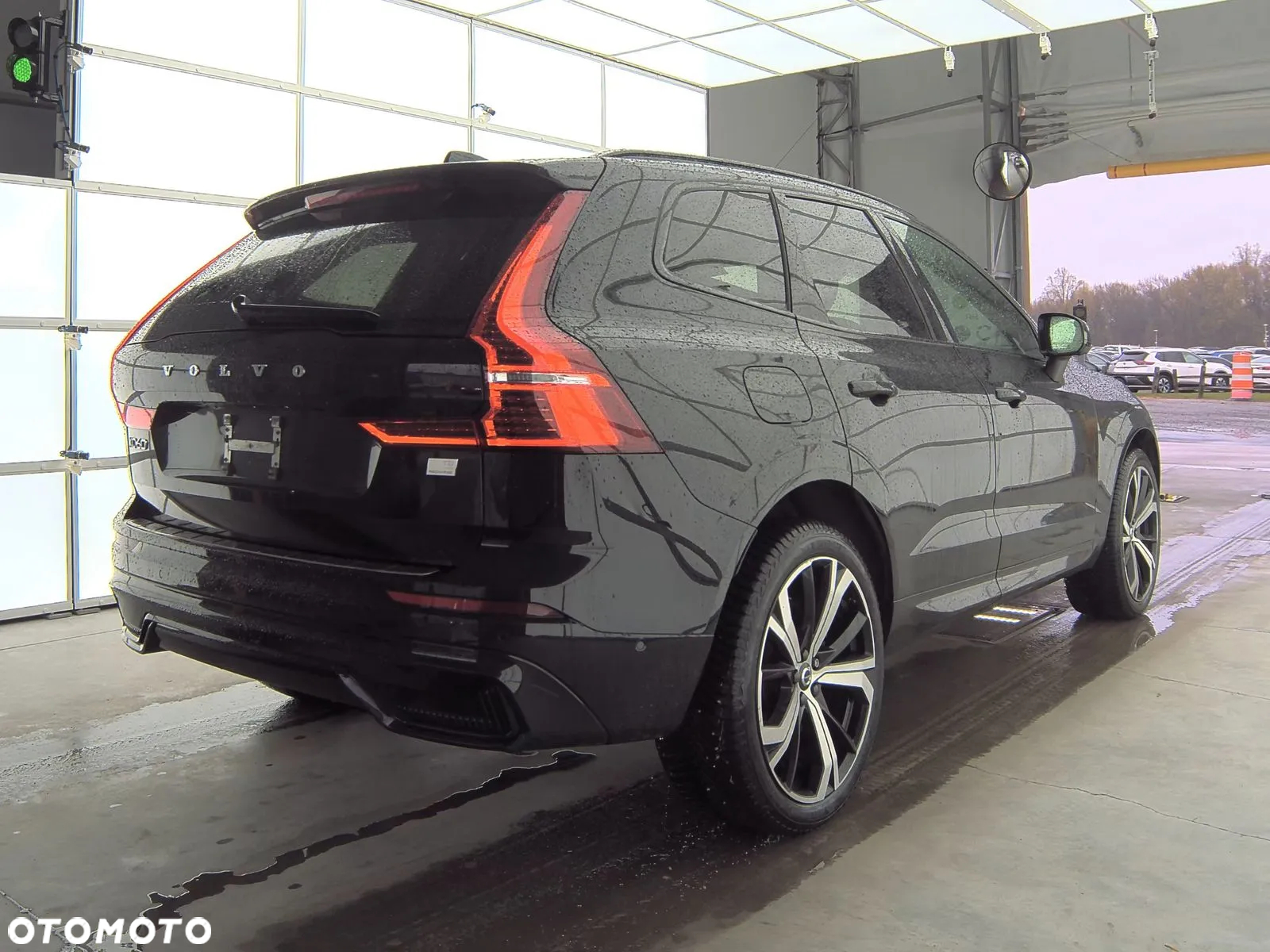 Volvo XC 60 T8 AWD Plug-In Hybrid R-Design - 4