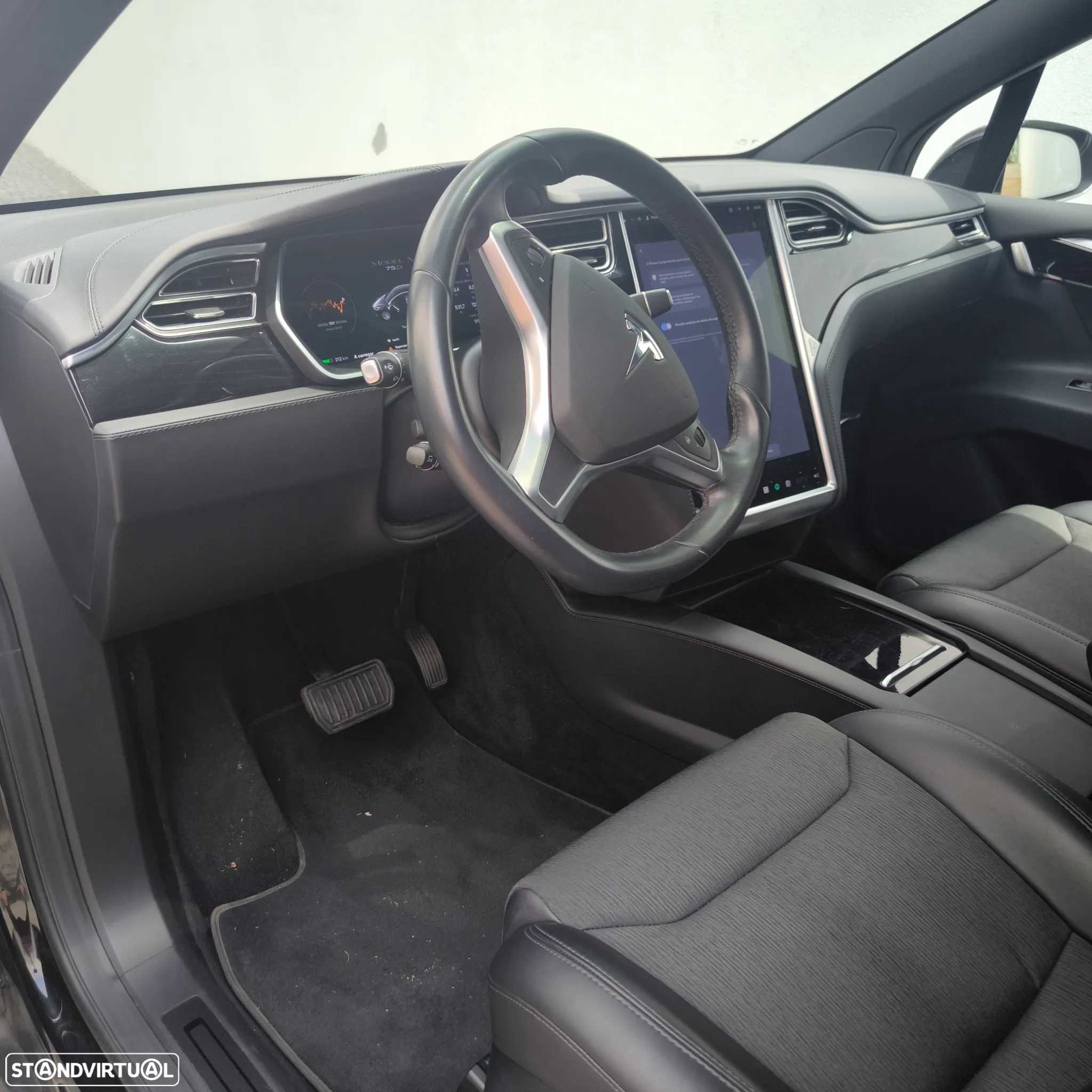 Tesla Model X - 8