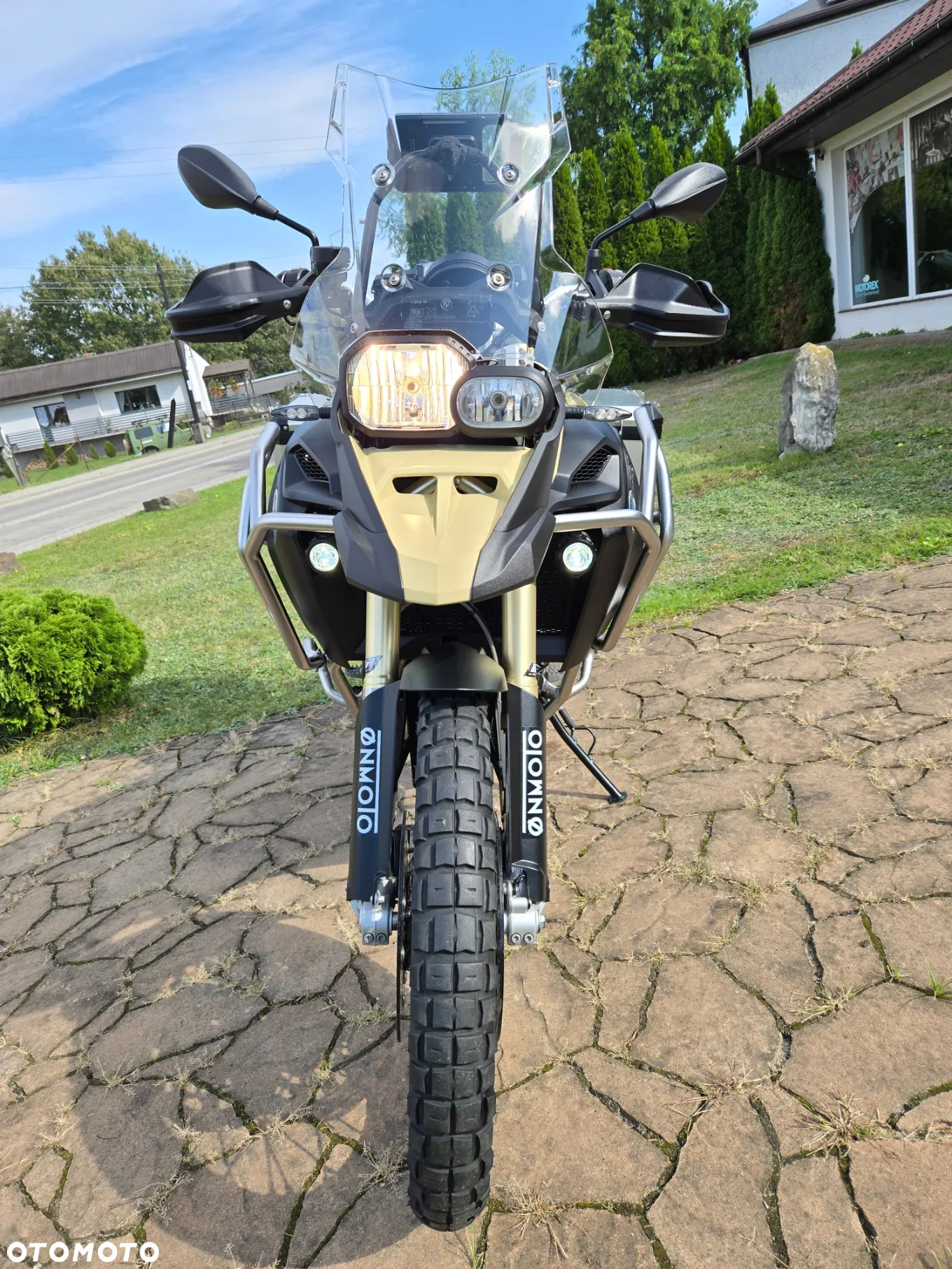 BMW F - 19