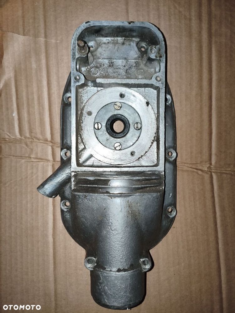 Dekiel pokrywa rozrządu silnika Ural M67