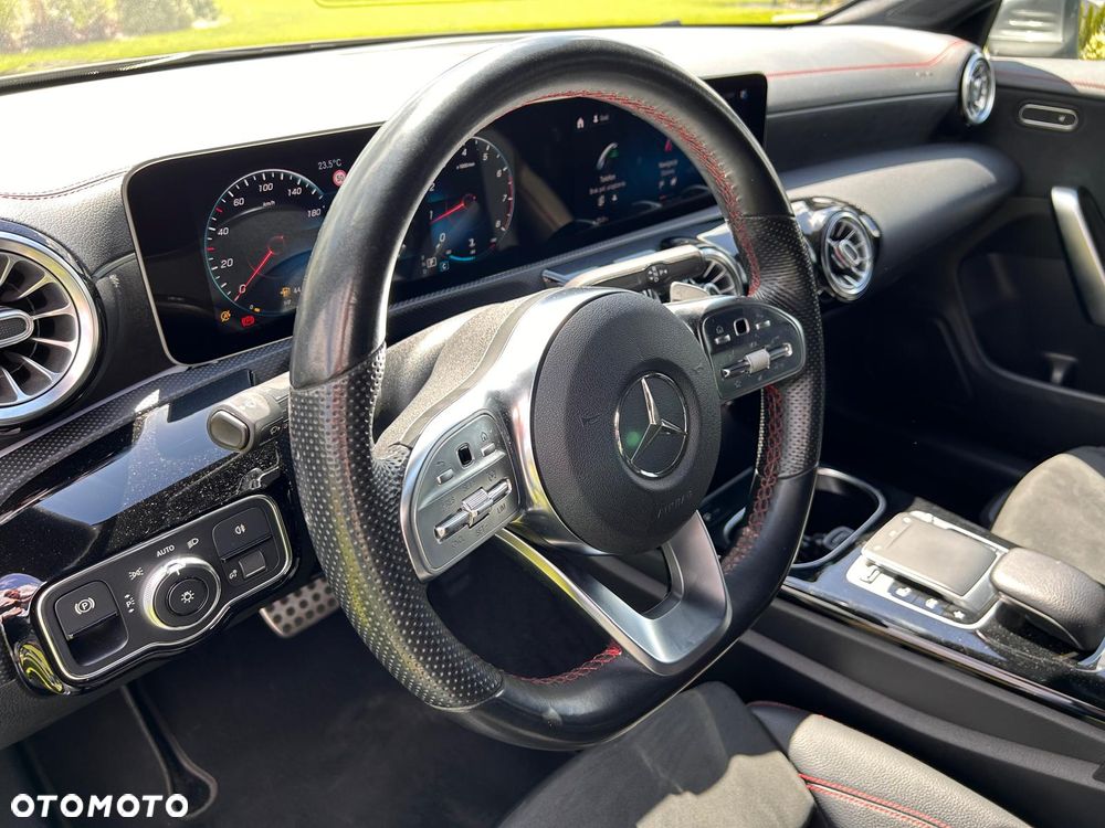 Mercedes-Benz CLA 180 7G-DCT - 10