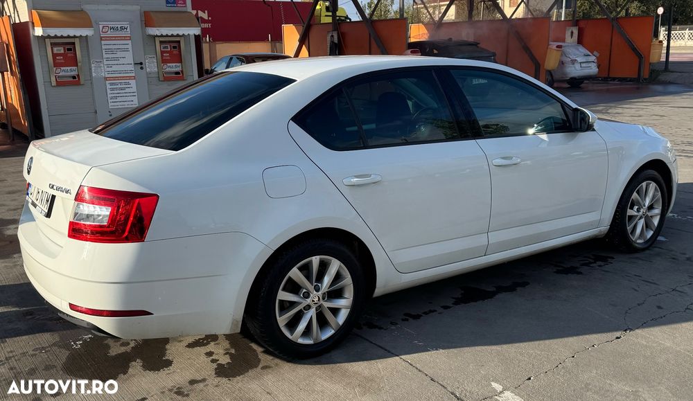 Skoda Octavia 1.6 TDI DSG Ambition - 4