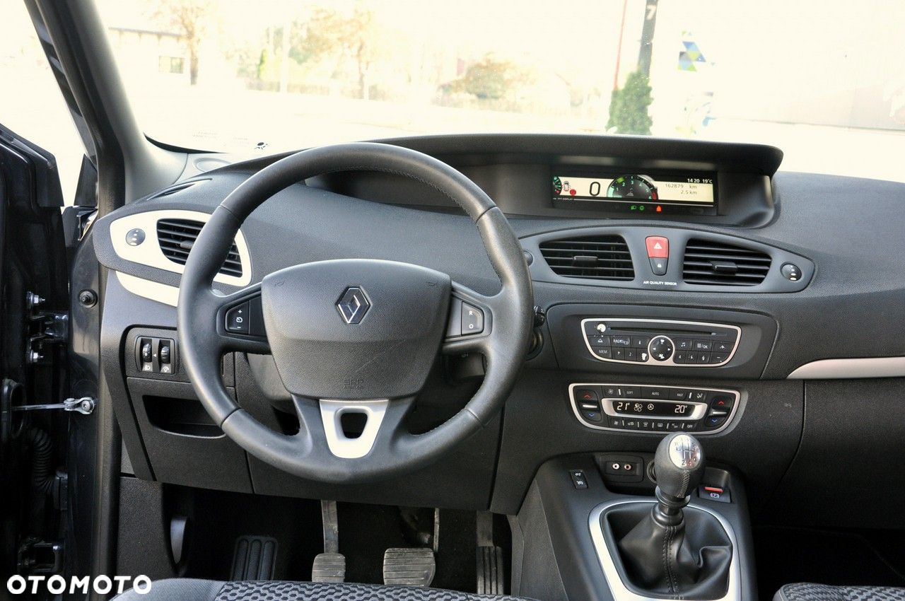 Renault Grand Scenic - 36