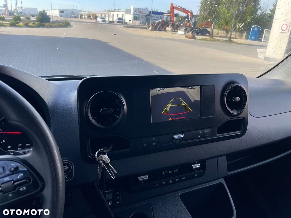 Mercedes-Benz Sprinter - 20