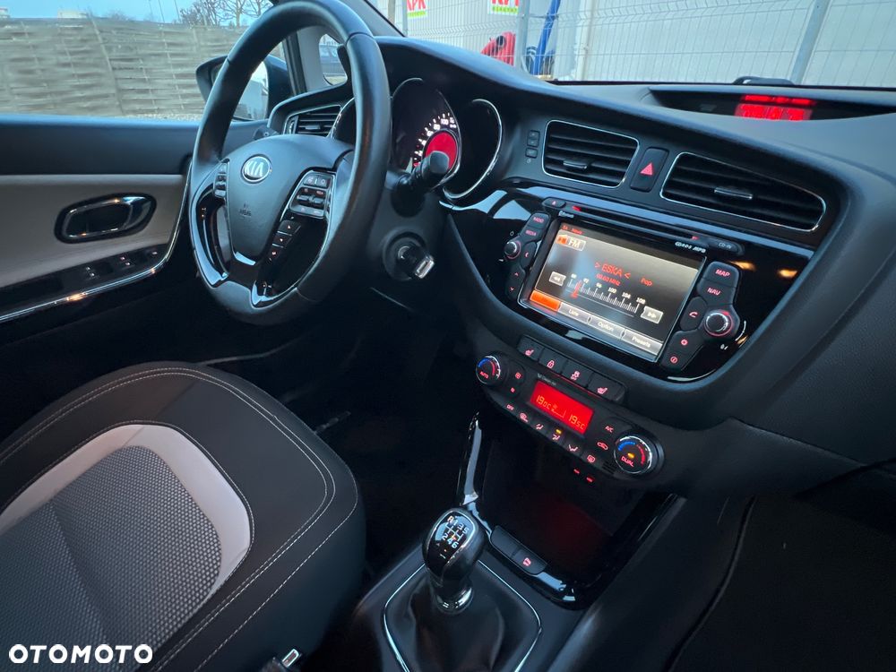 Kia Ceed 1.4 CVVT Dream Team Edition - 27