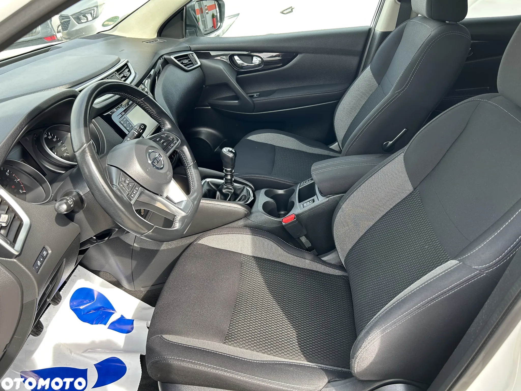 Nissan Qashqai 1.2 DIG-T N-Vision - 16
