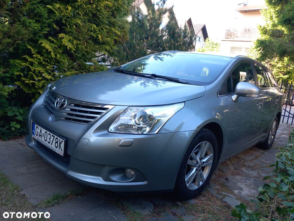 Toyota Avensis 2.0 D-4D Sol - 2