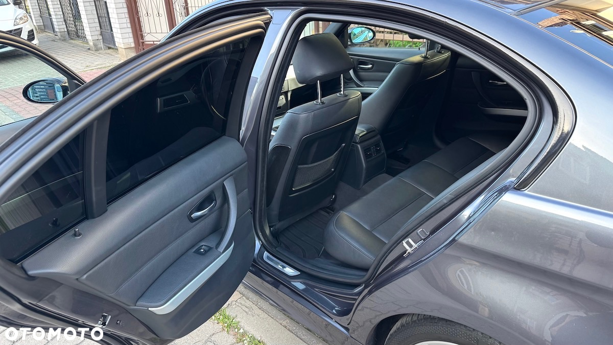 BMW Seria 3 320si - 16