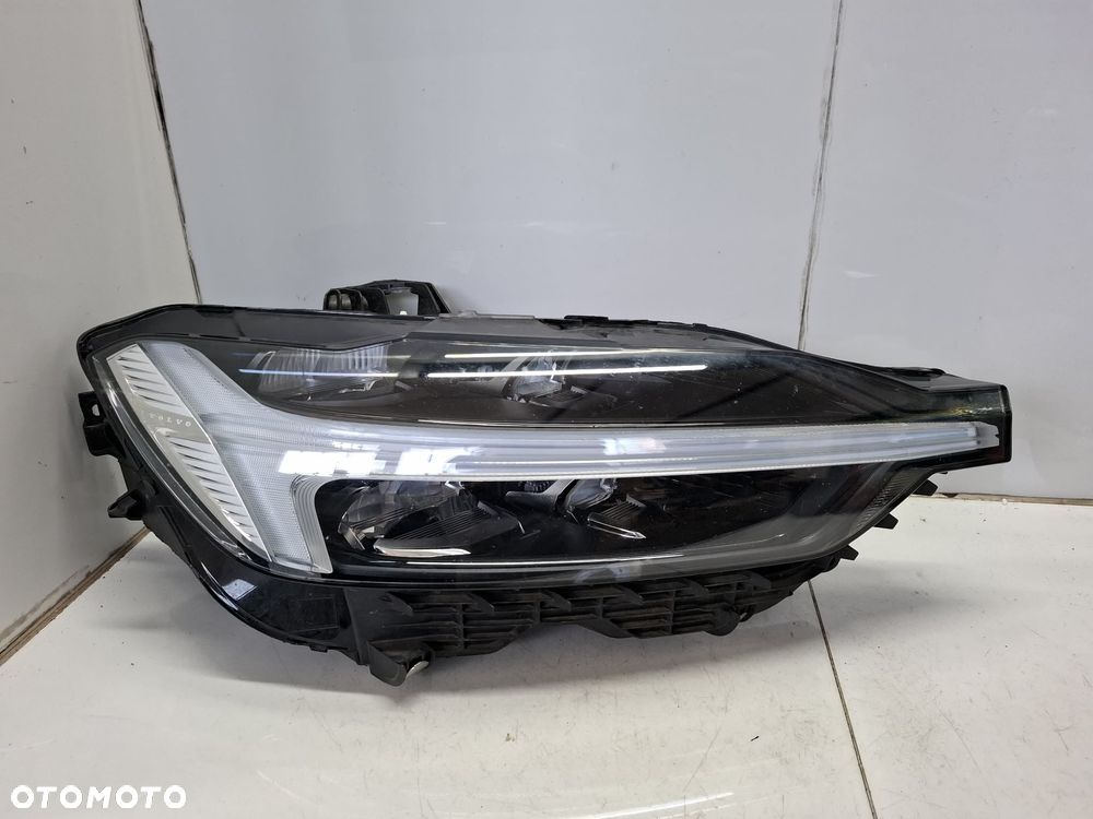 LAMPA PRAWA PRZEDNIA PRZÓD VOLVO XC60 II LIFT MID FULL LED 32404700 IDEALNA