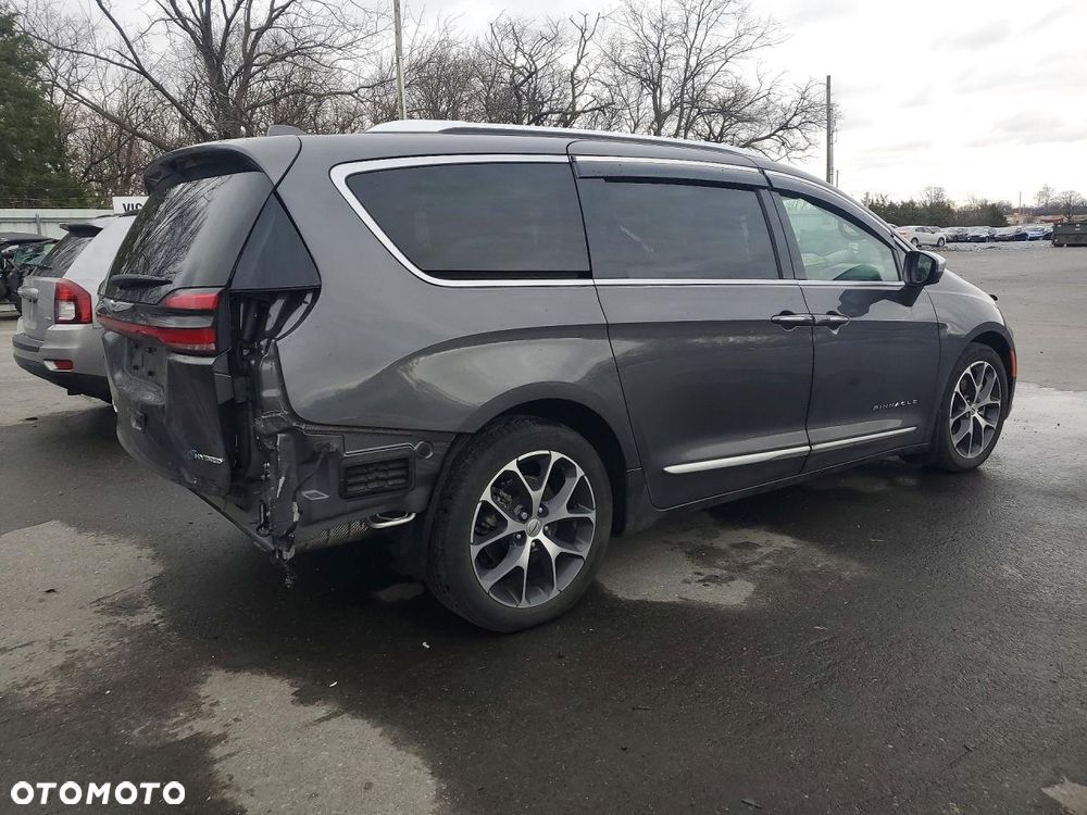 Chrysler Pacifica - 4