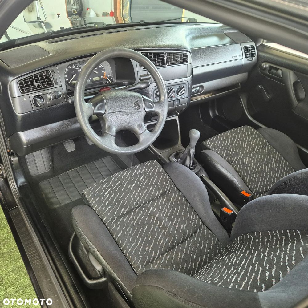 Volkswagen Golf 1.8 GL - 10