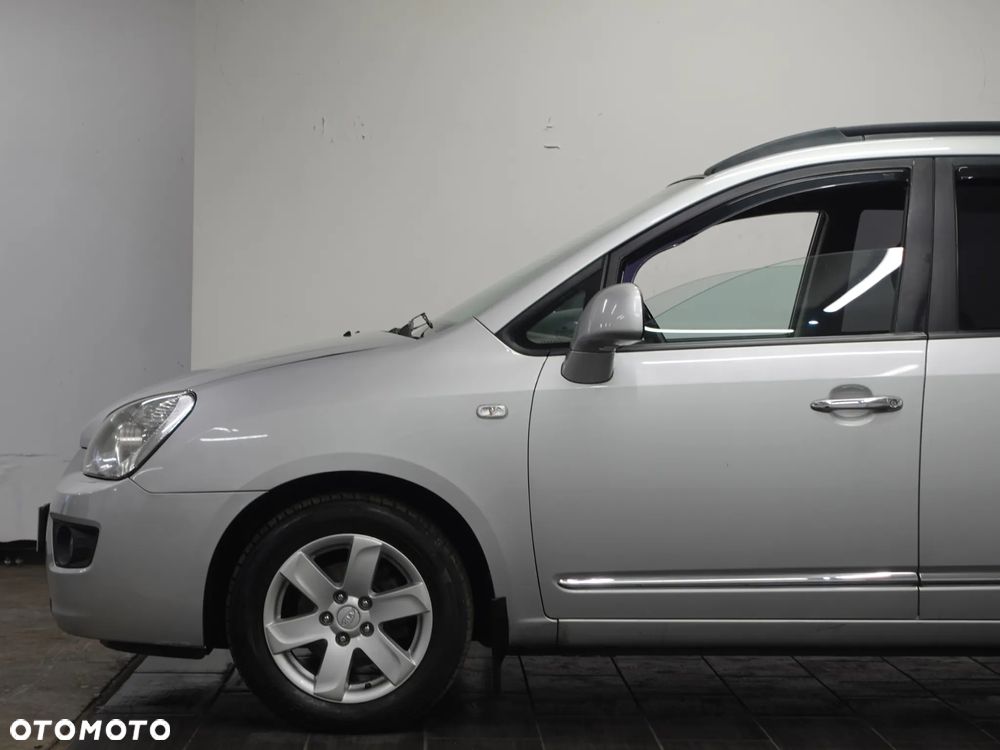 Kia Carens - 16