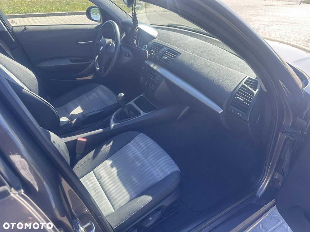BMW Seria 1 120i - 12