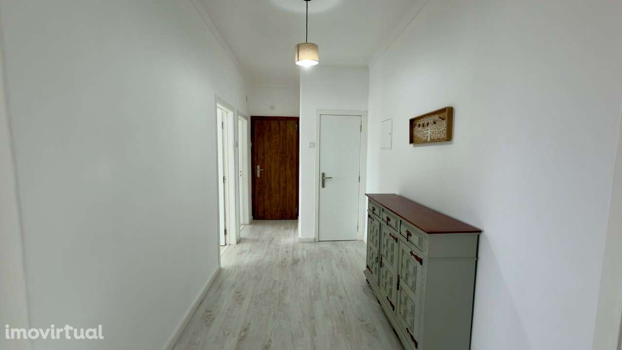 ARRENDAMENTO|T2 com Excelente Localização na Praça do Brasil | 2 Frent - Grande imagem: 4/25