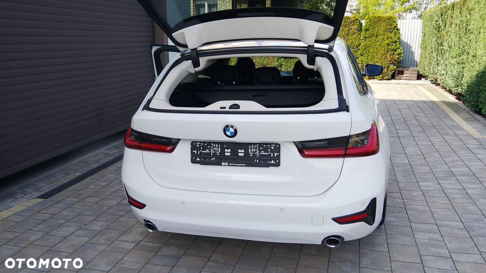 BMW Seria 3 320d Sport Line - 6