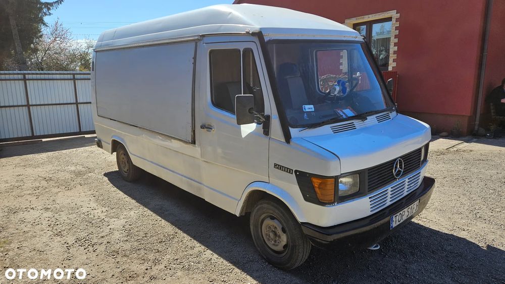 Mercedes-Benz 208 - 1