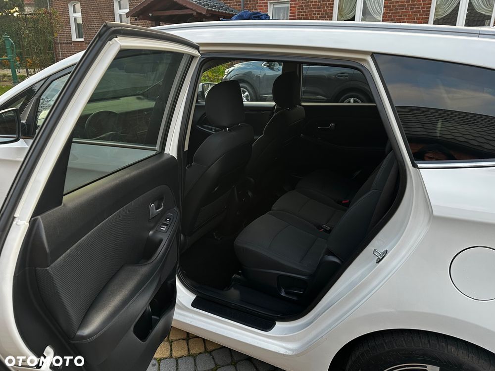 Kia Carens - 30