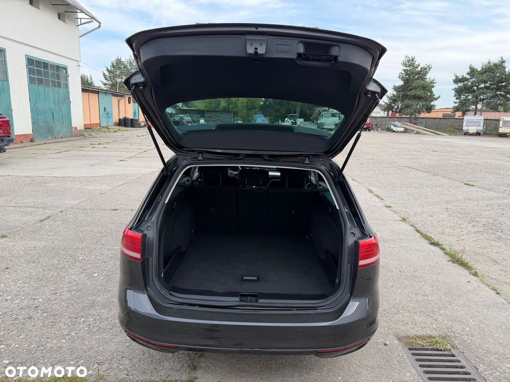 Volkswagen Passat Variant 2.0 TDI SCR DSG Highline - 18