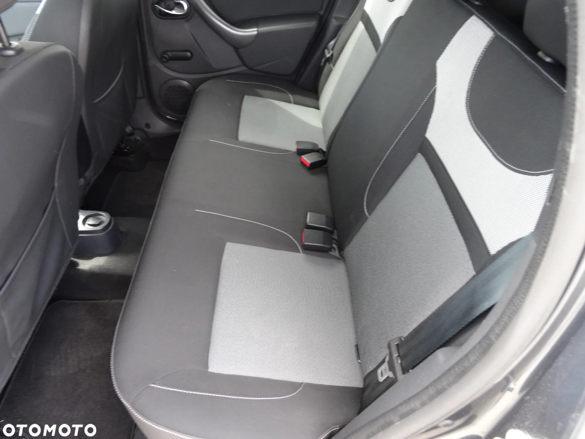 Dacia Duster 1.2 TCe Celebration - 17