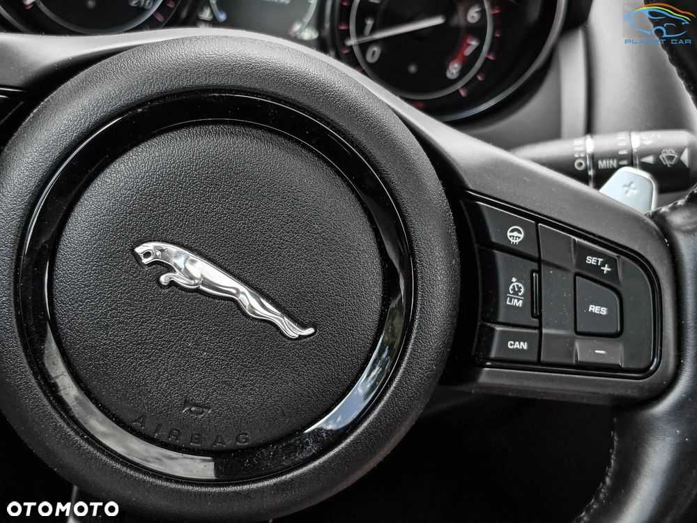Jaguar F-Type AWD R - 29