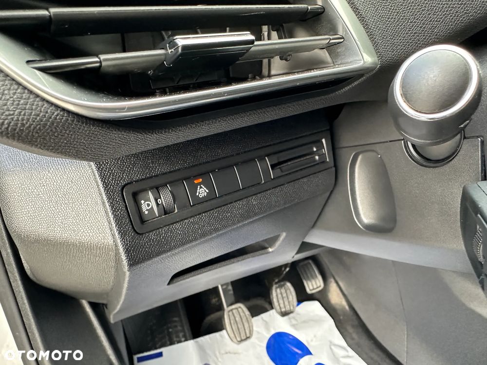 Peugeot 3008 1.5 BlueHDi Allure S&S - 16