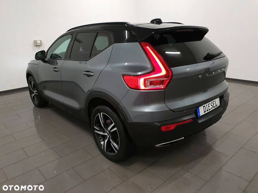 Volvo XC 40 D4 AWD R-Design - 4
