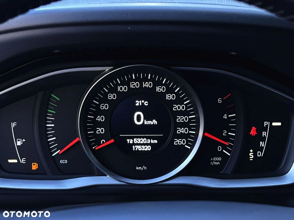 Volvo XC 60 D4 Momentum - 25