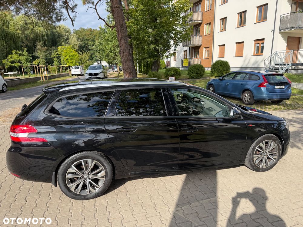 Peugeot 308 - 8