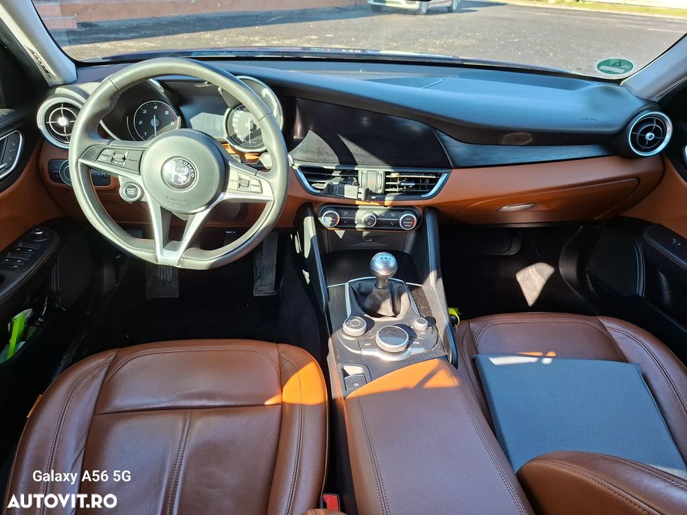 Alfa Romeo Giulia 2.2 - 10