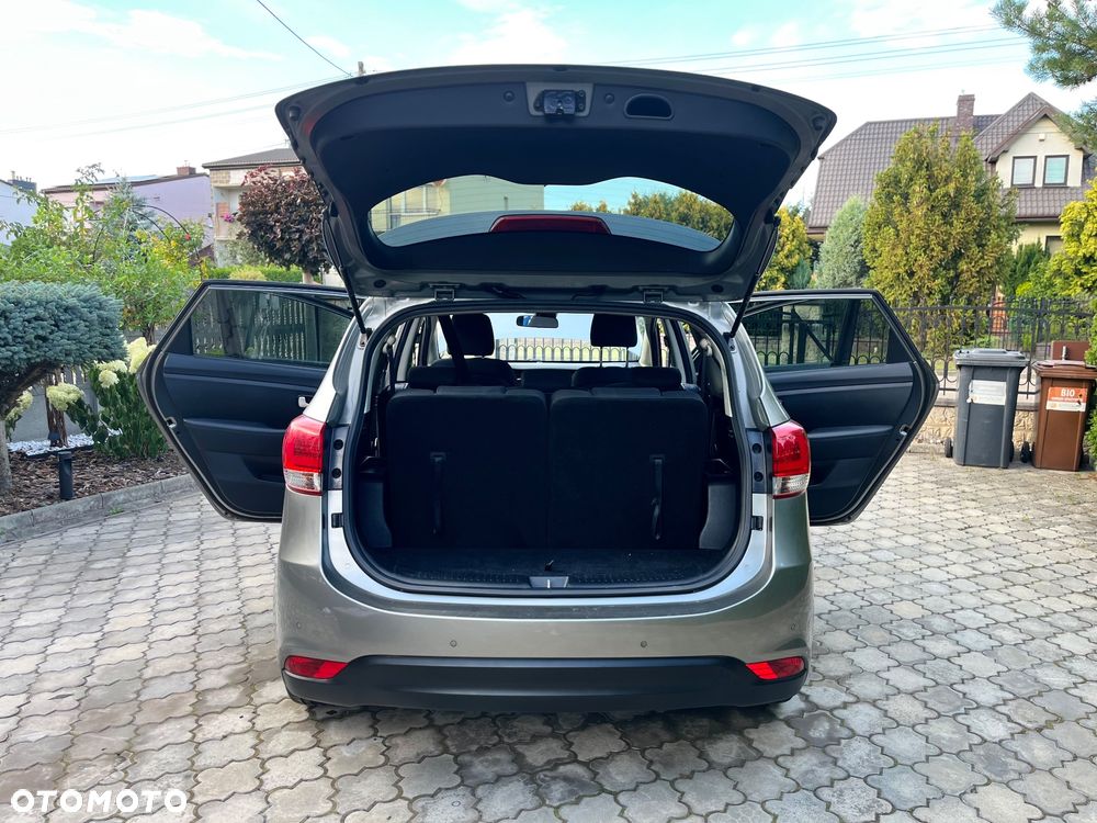 Kia Carens - 21