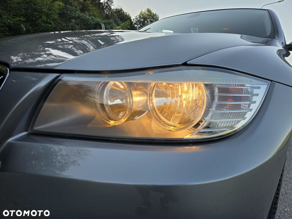 BMW Seria 3 318d - 25