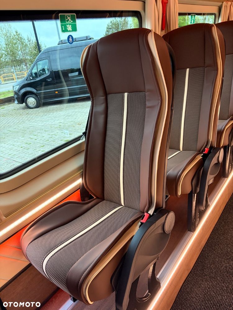 Mercedes-Benz Sprinter 519 - 19