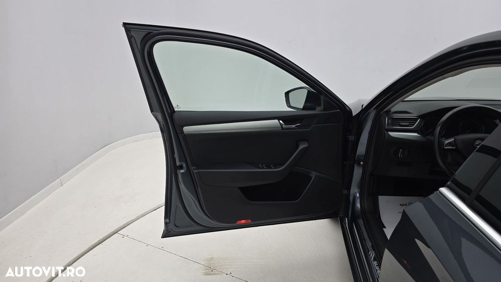 Skoda Superb 2.0 TDI DSG Ambition - 10