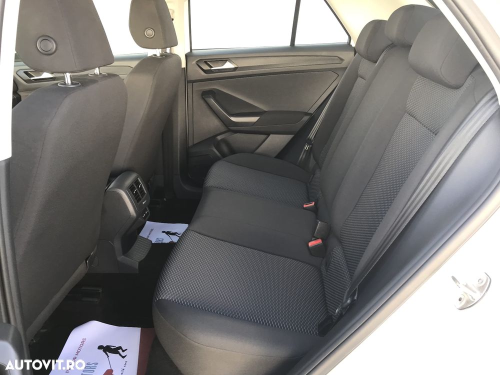 Volkswagen T-Roc - 15