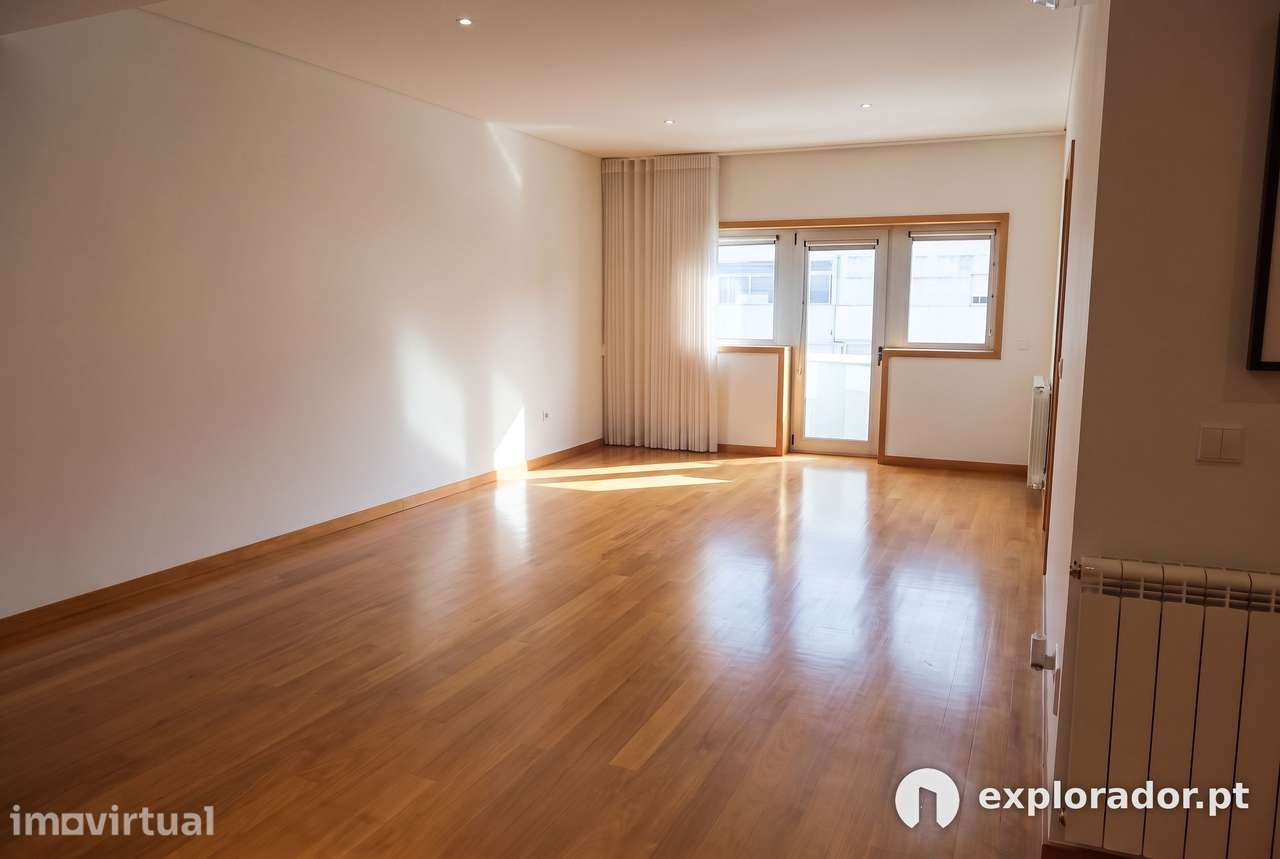 Apartamento T3, com Garagem, Centro de Braga - Grande imagem: 2/26