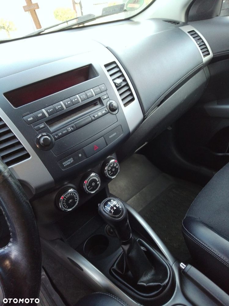 Mitsubishi Outlander - 3
