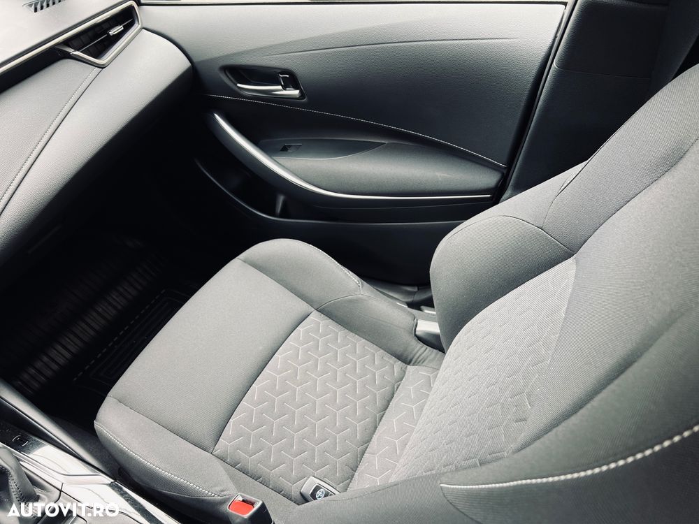 Toyota Corolla 1.8 HSD Business - 17