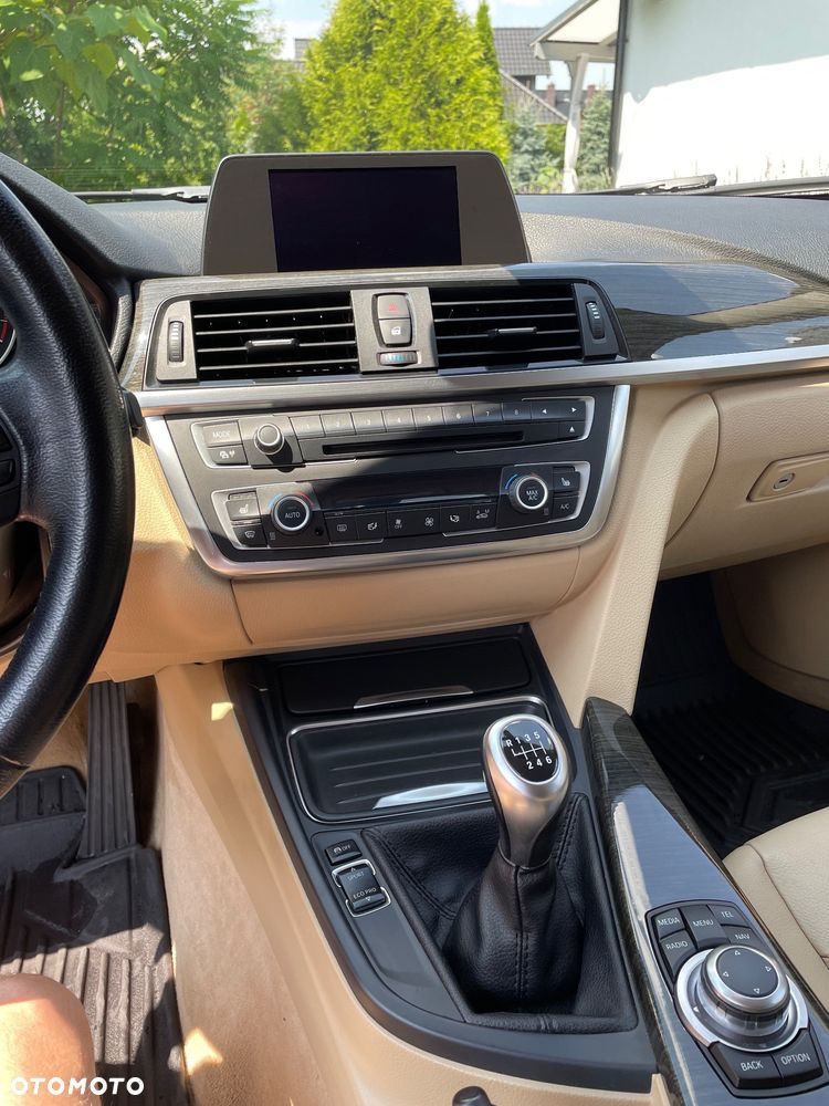 BMW Seria 3 318d Luxury Line - 19
