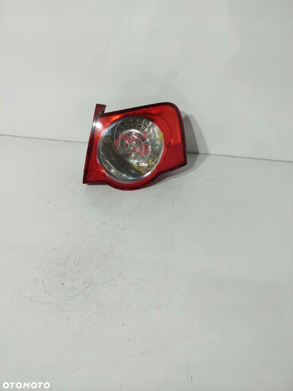 LAMPA PRAWA TYŁ TYLNA VW PASSAT B6 ZSB3C5945096C - 1
