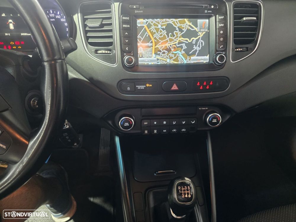 Kia Carens - 11