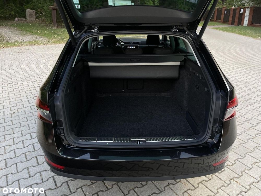 Skoda Superb 2.0 TDI SCR Style DSG - 31